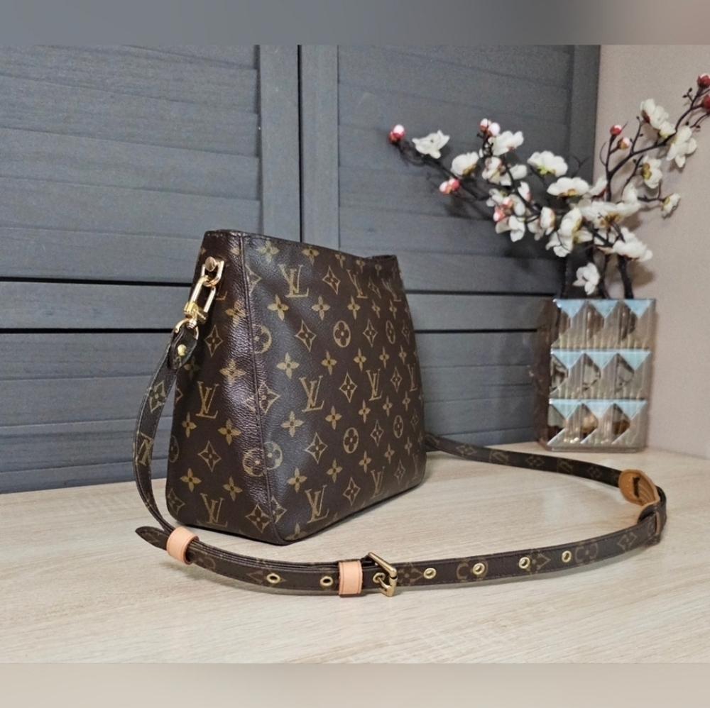 Authentic LOUIS VUITTON Monogram Looping MM Shoulder / Crossbody